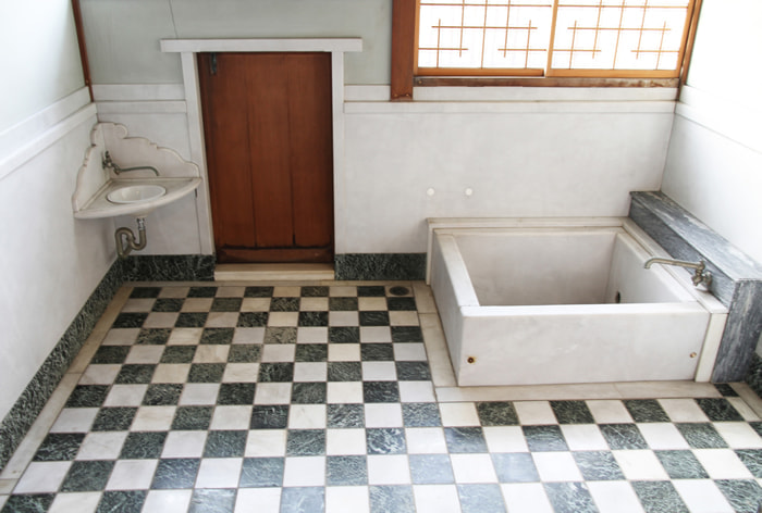 大理石の浴室
