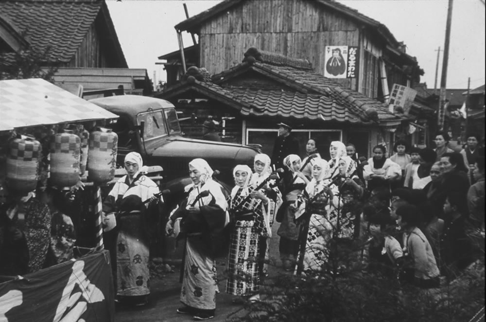 椎田の商工祭の仮装行列（昭和30年代）